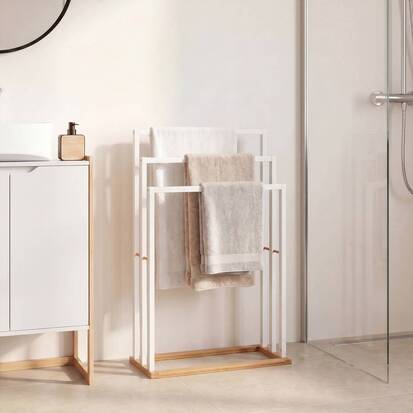porte-serviettes-sur-pieds-blanc