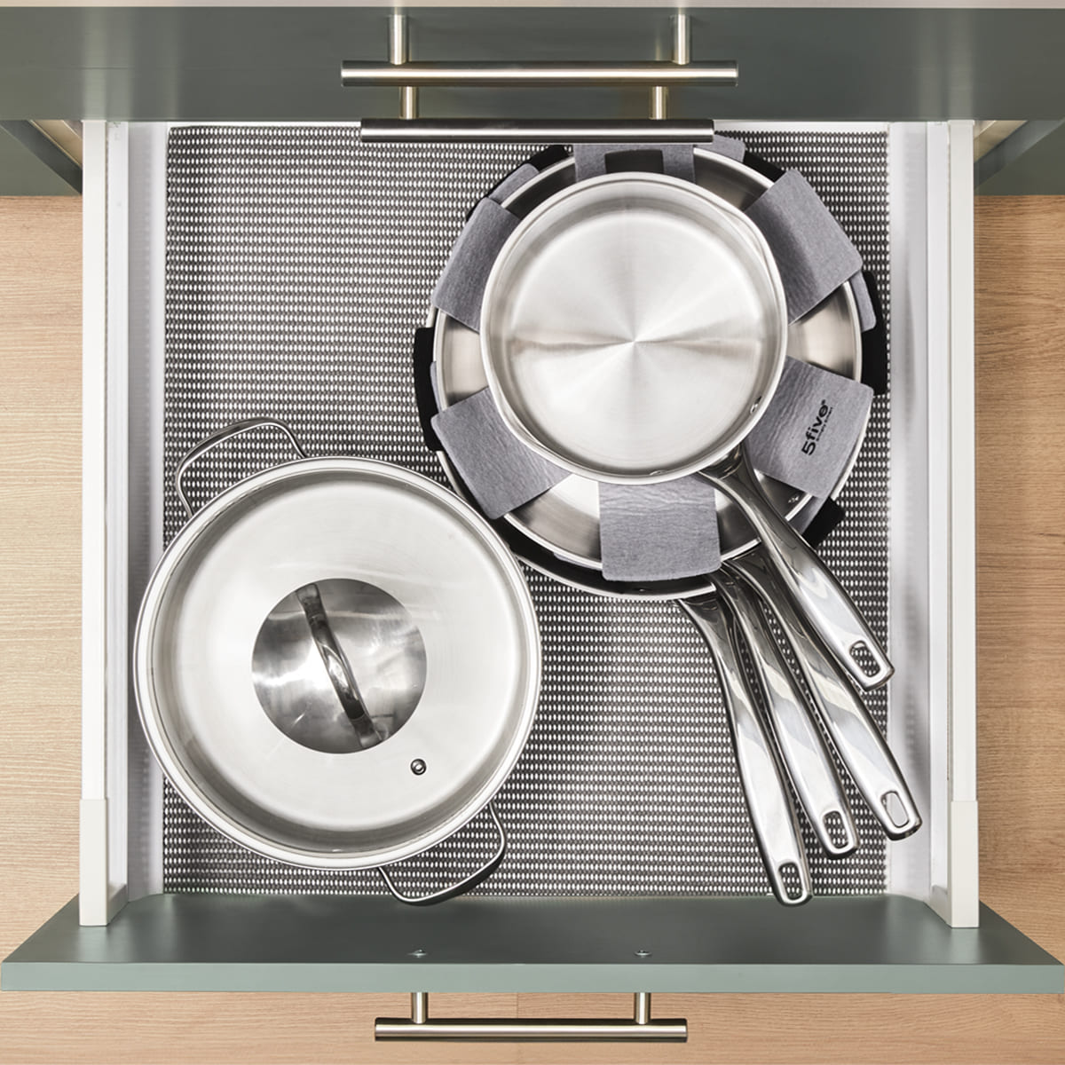 Batterie de cuisine en inox, 4 pièces + 6 protections Résilience