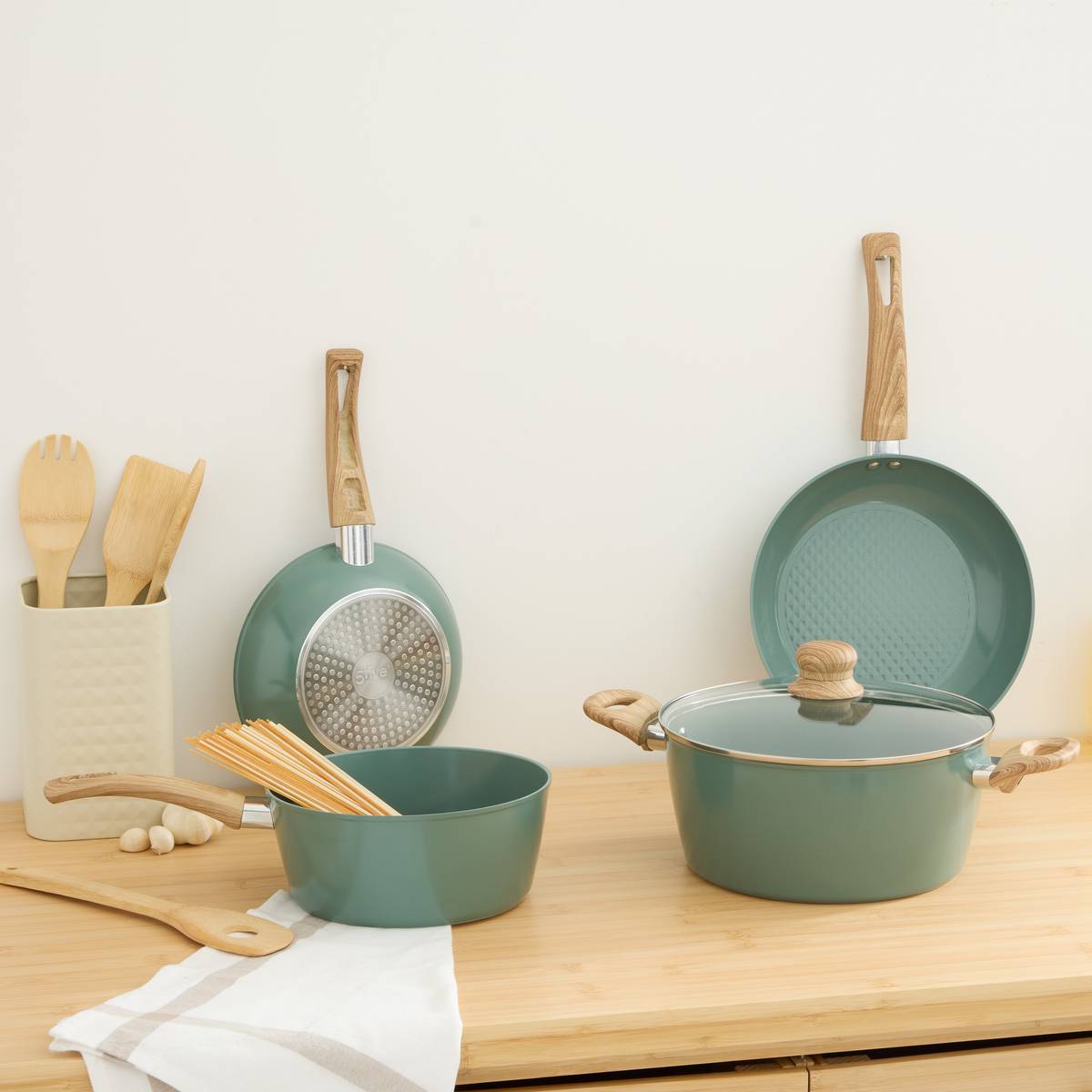 Batterie de cuisine, 5 pièces + 1 protection
