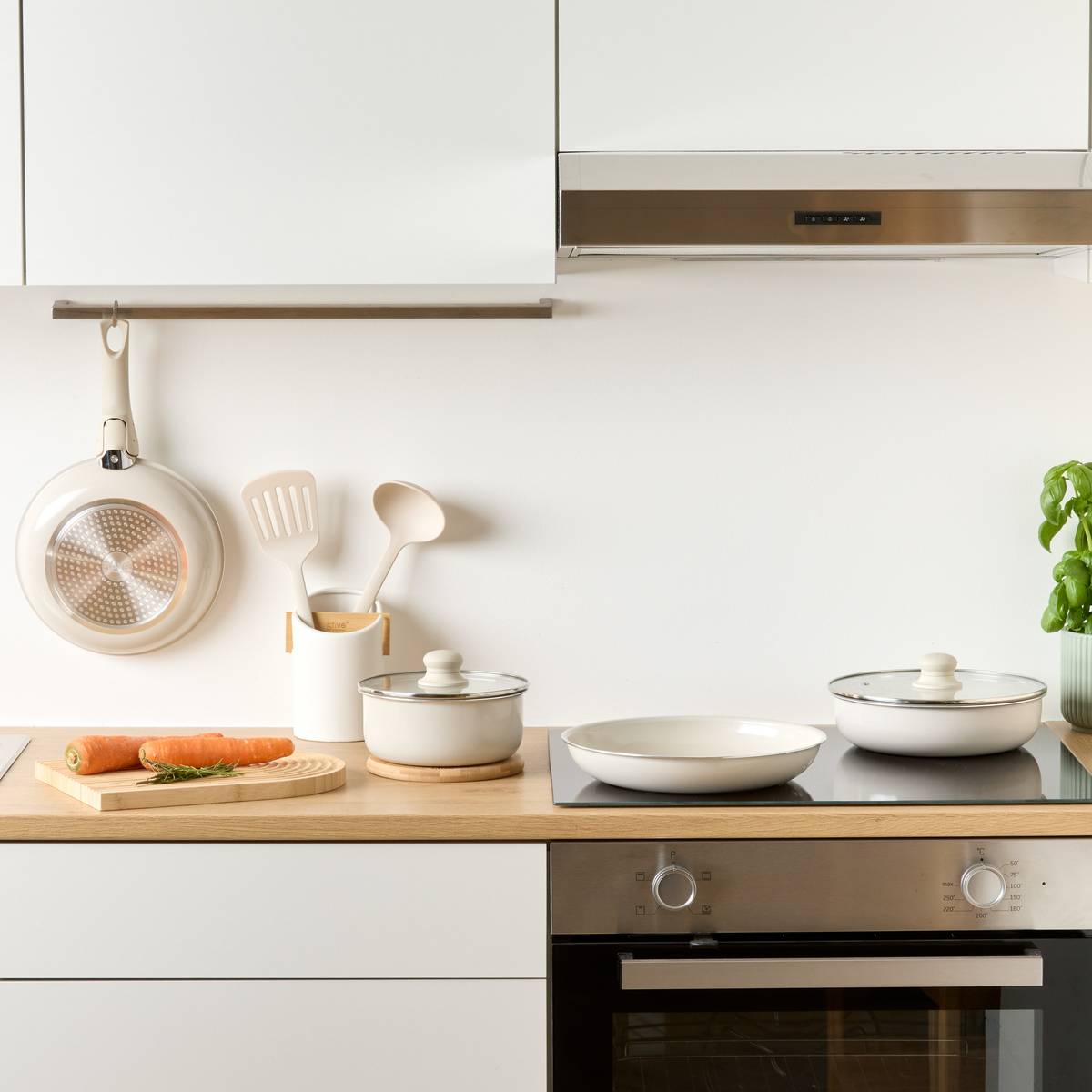 Batterie de cuisine, 12 pièces, beige