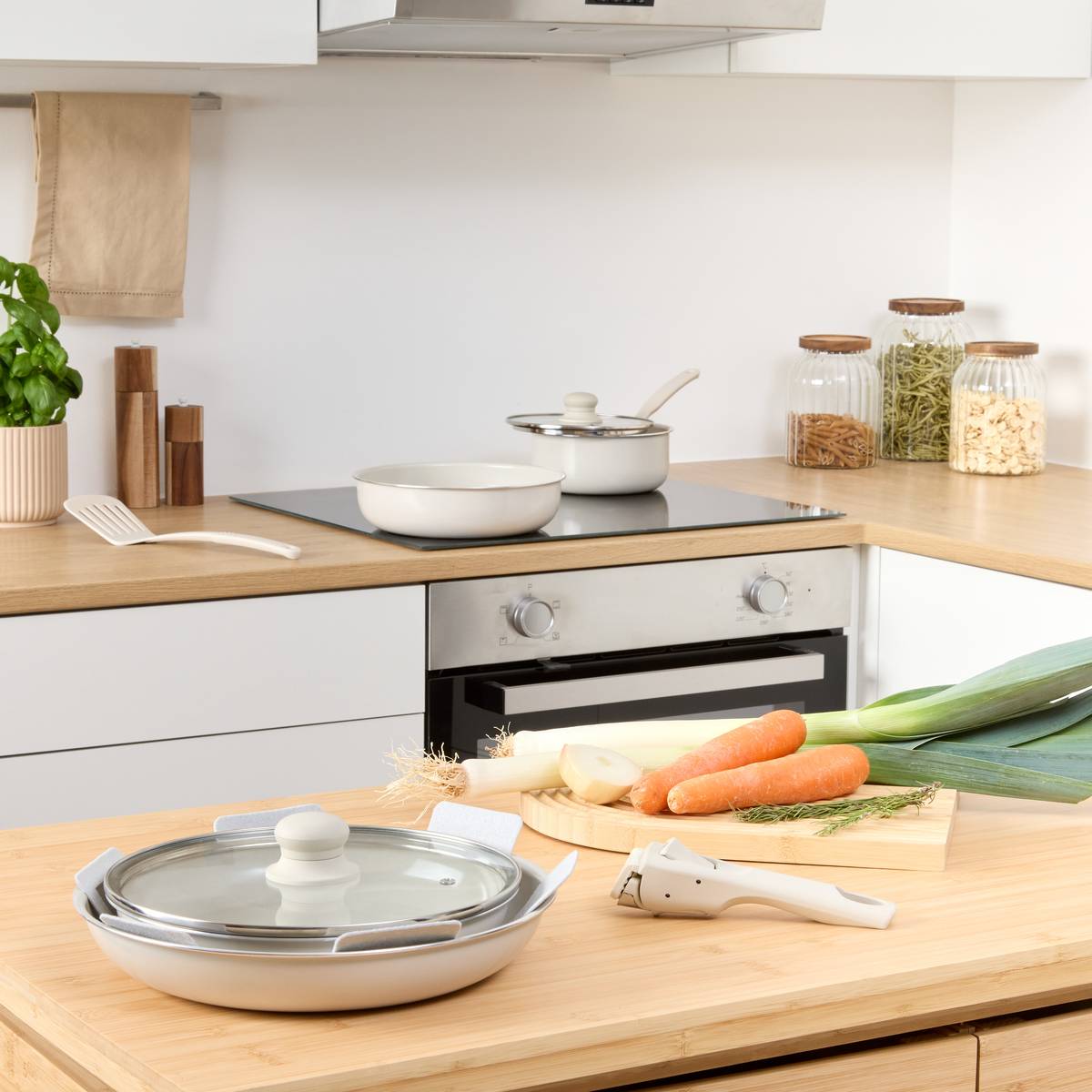 Batterie de cuisine, 12 pièces, beige