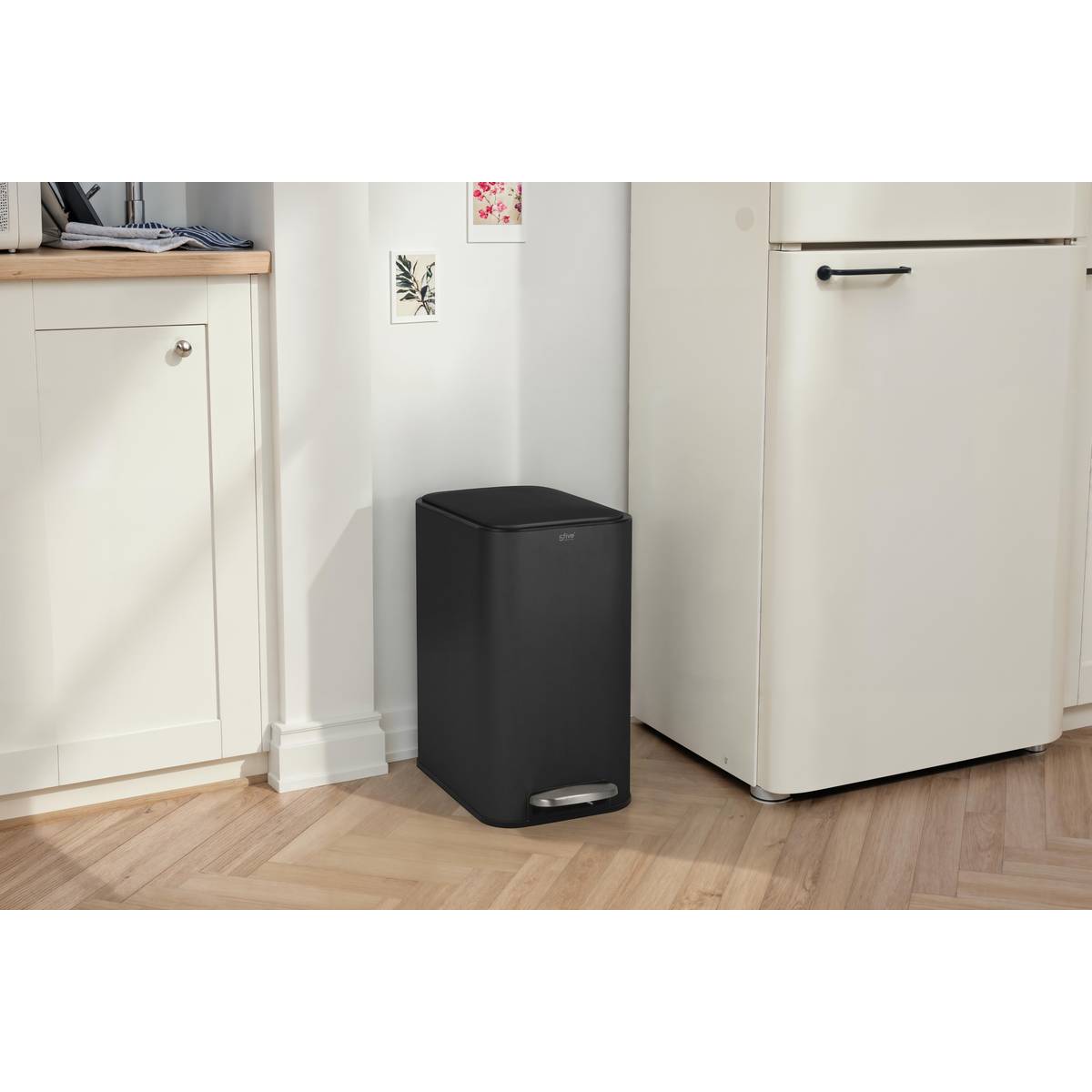 Poubelle manuelle slim, 20l, noir Delta
